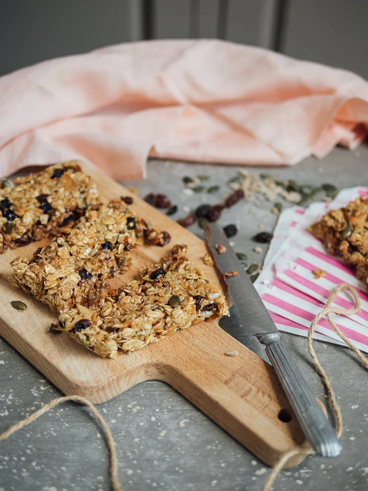 Plastic free snacks - a recipe for muesli bars in a hurry