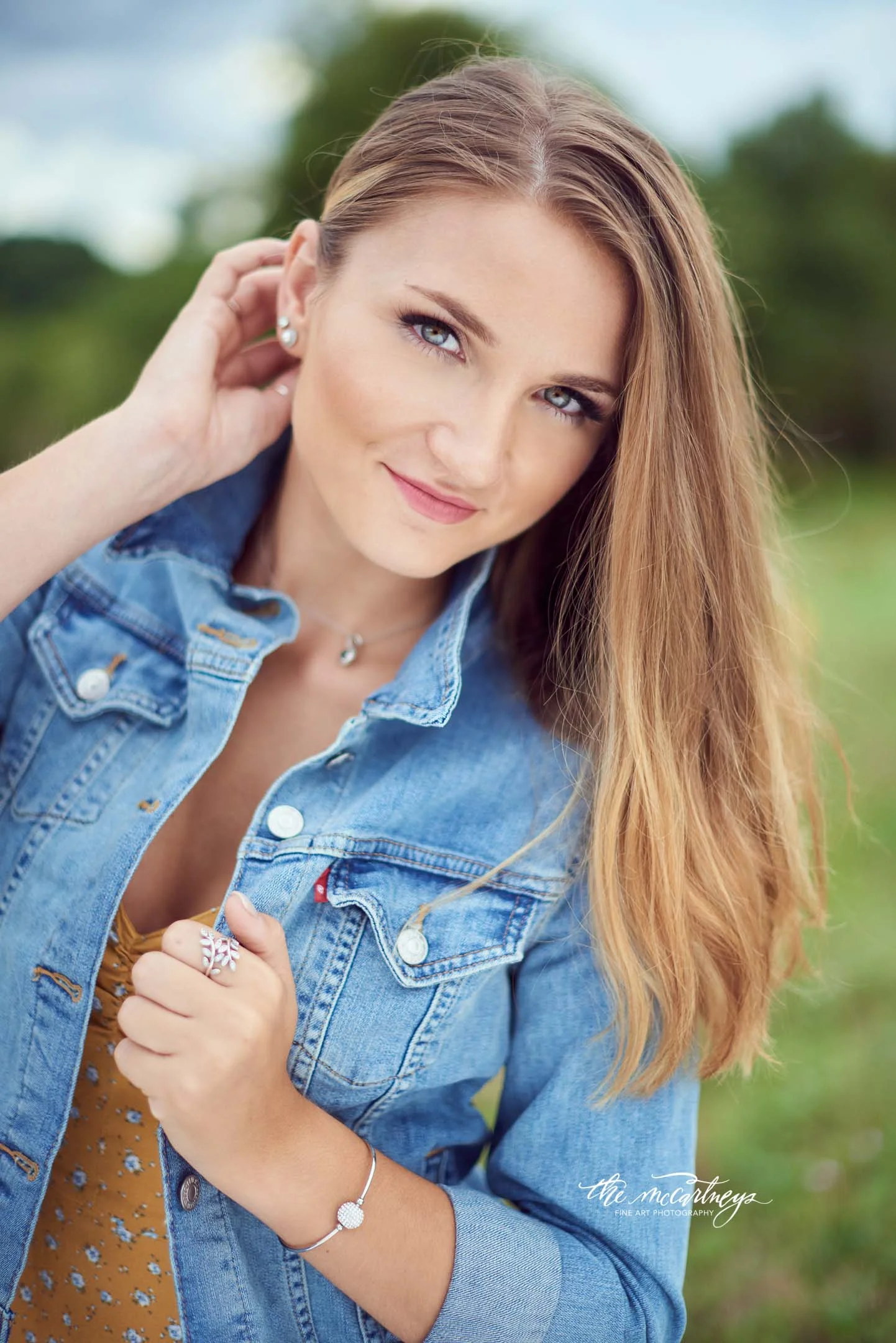 wausau-senior-portraits-field-23.jpg