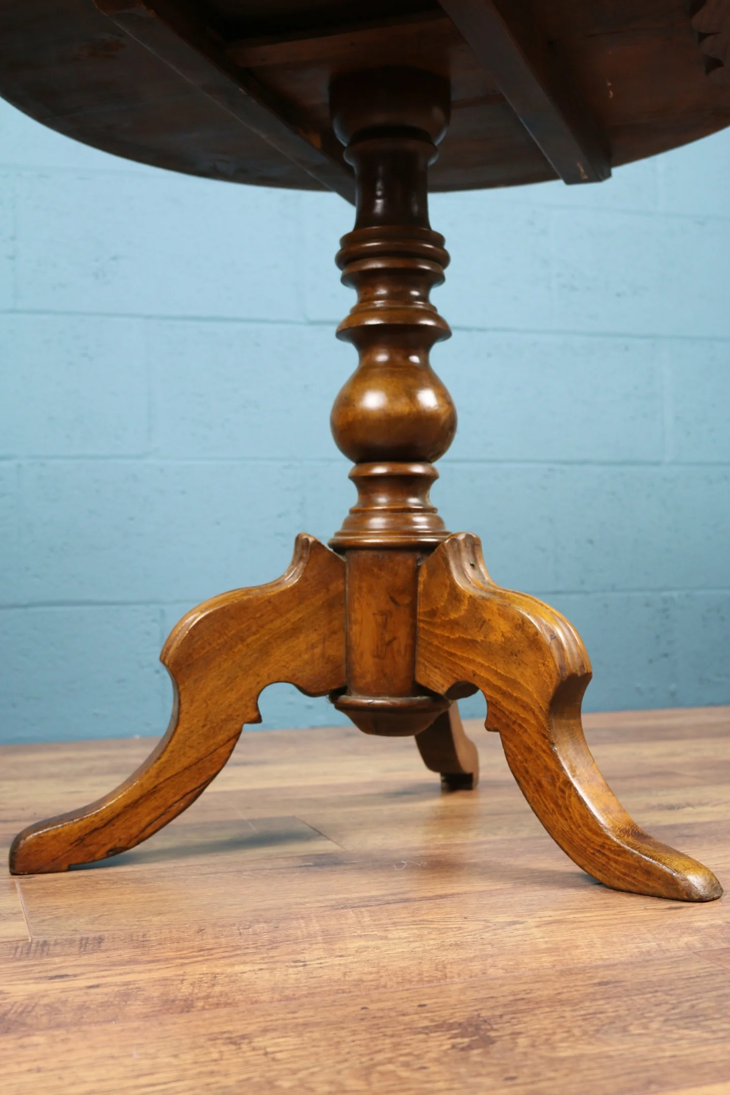 Italian inlaid tilt top table with chess board