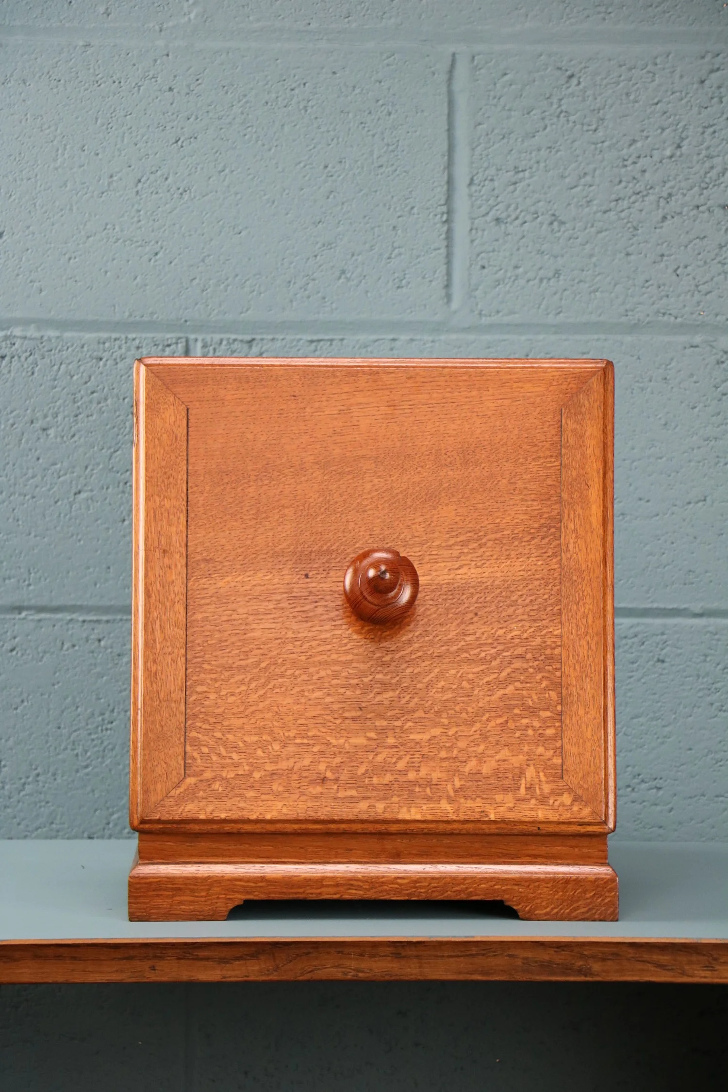Oak jewellery box with bobbin top
