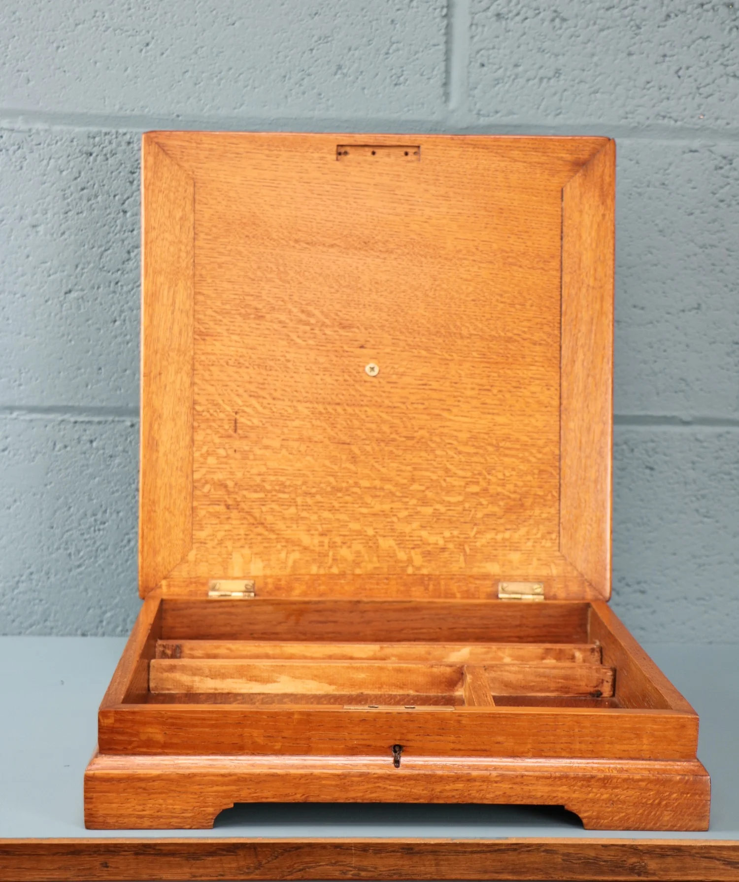 Oak jewellery box with bobbin top