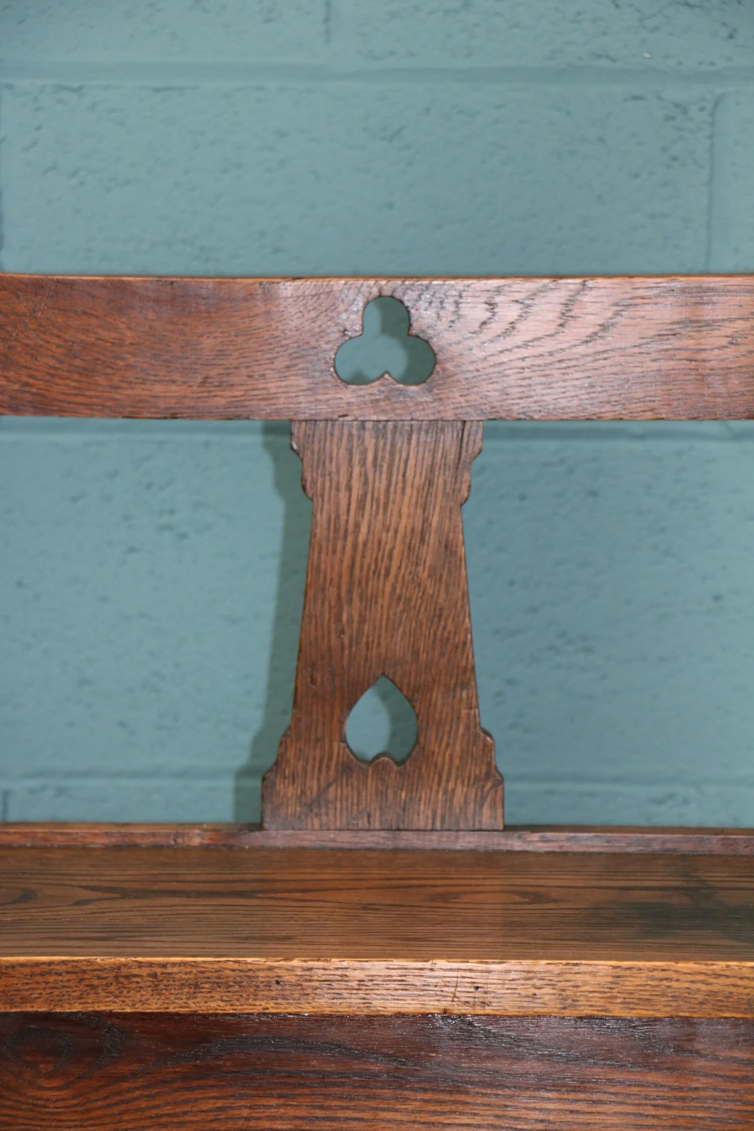 Arts and crafts hall seat