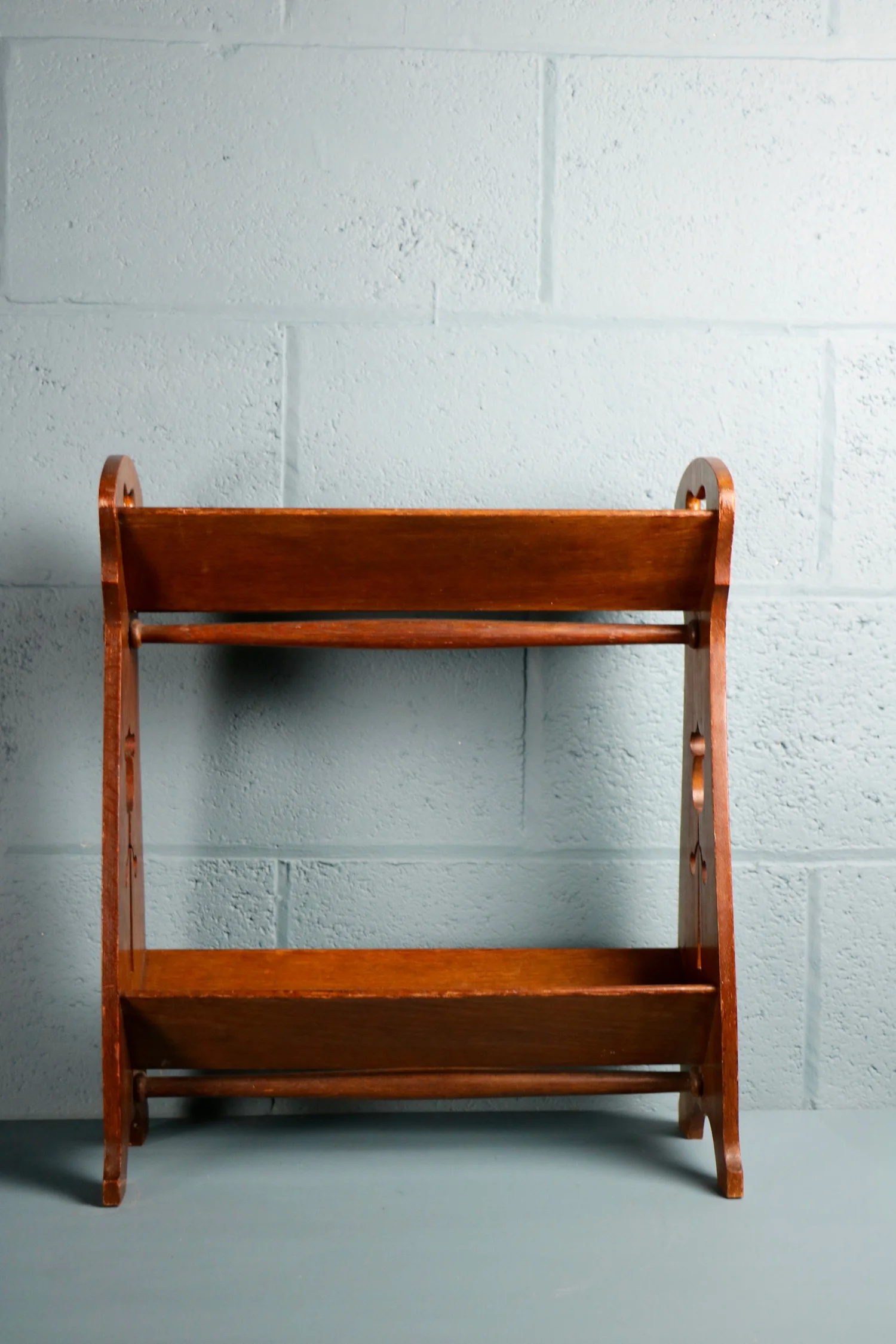 Arts and Crafts book stand
