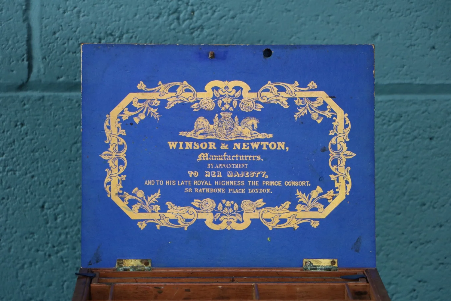089 Winsor and Newton paintbox - 5 of 18.jpg