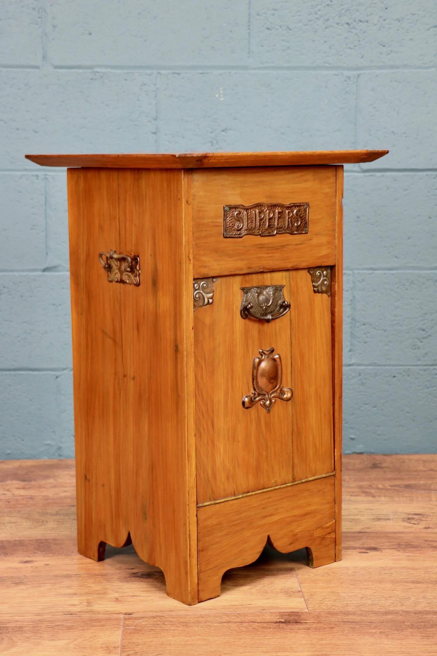 Arts and Crafts, Purdonium, coal scuttle, coal store, copper