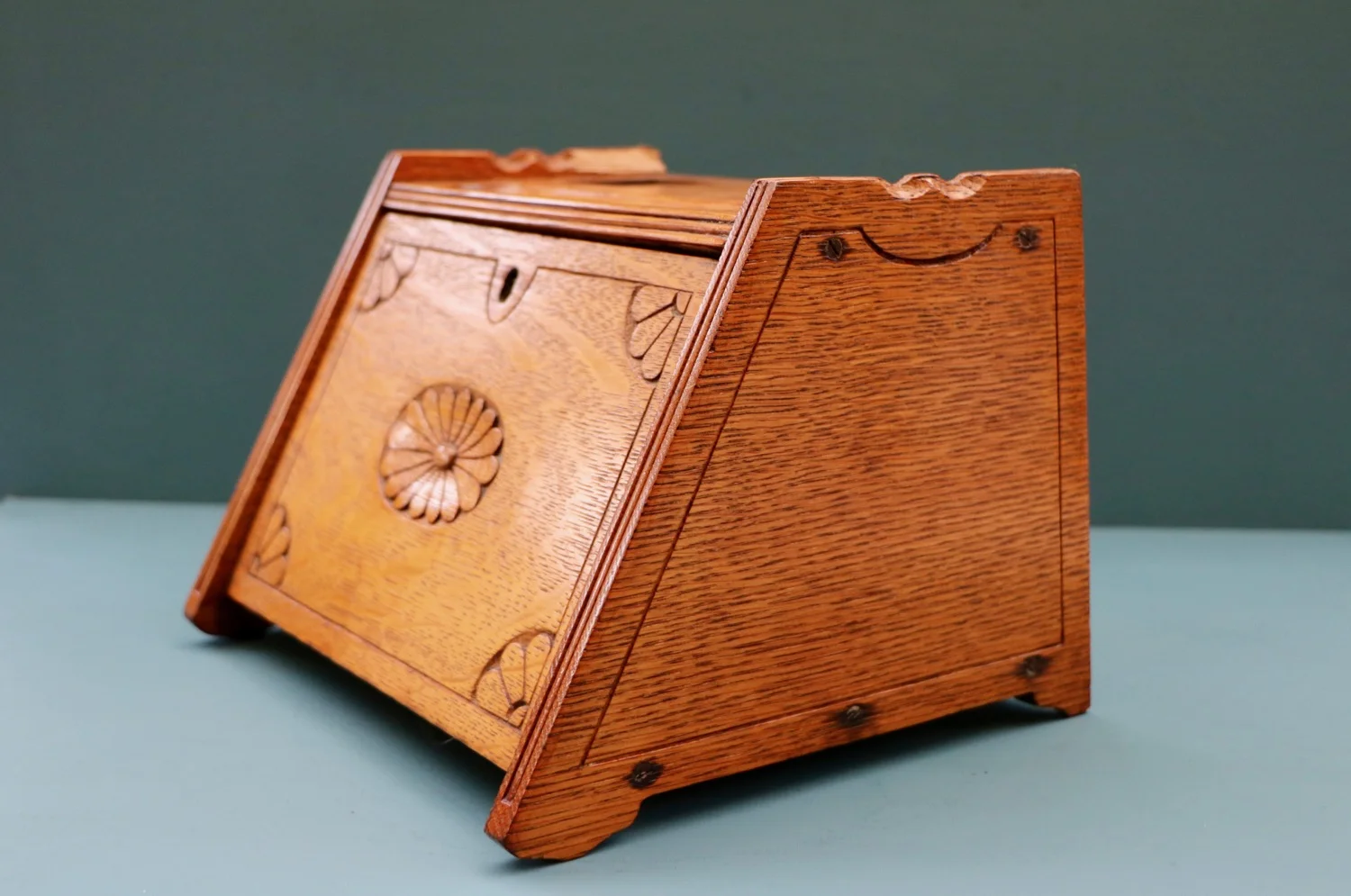Arts and Crafts Oak Artist's Box