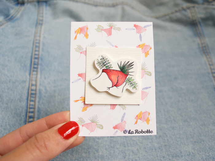 Le Pins - PLUMES DANS LE SLIP © LaRobotte Dessiné au stylo sur du plastique dingue Disponible sur Etsy
