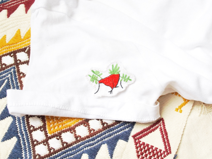Le Badge brodé- PLUMES DANS LE SLIP © LaRobotte Brodé à la main 