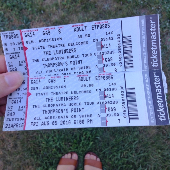 Getting my hands on a pair of tickets to see The Lumineers at Thompson's Point ! It was such a beautiful night, filled with fun, laughter, delicious food, and great music.