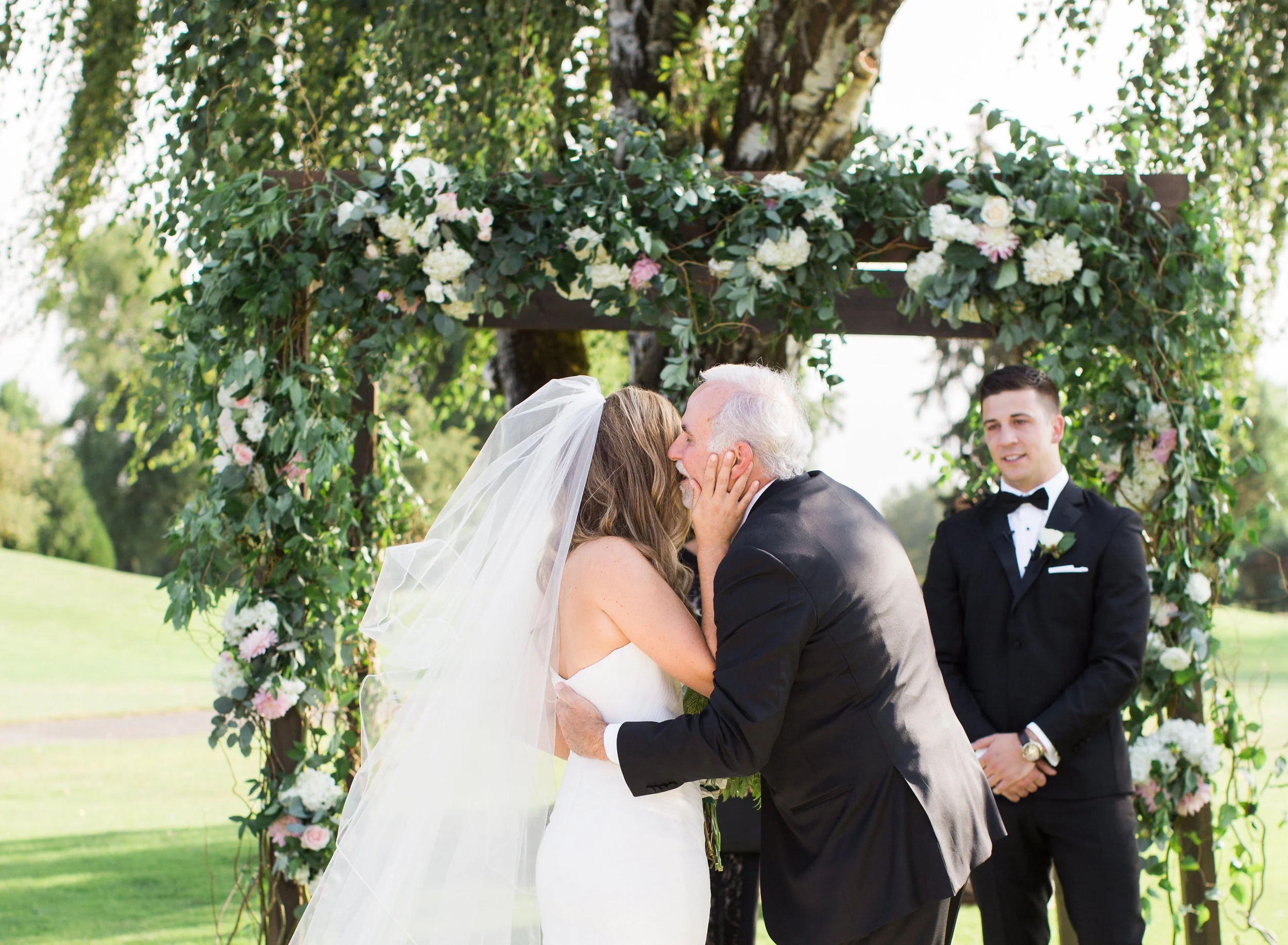 Eugene Wedding at Shadow Hills Country Club | Bridal Bliss | Amanda K Photography | Portland Oregon Wedding Planning and Design