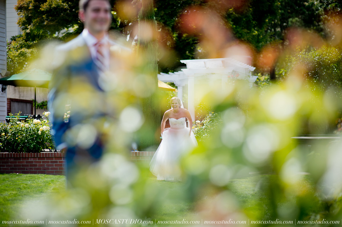 Bridalbliss.com | Portland Wedding| Oregon Wine Country Event Planning and Design | Mosca Gallery | Zest Floral