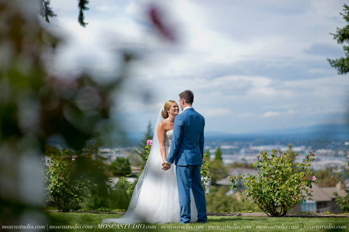 Bridalbliss.com | Portland Wedding| Oregon Wine Country Event Planning and Design | Mosca Gallery | Zest Floral