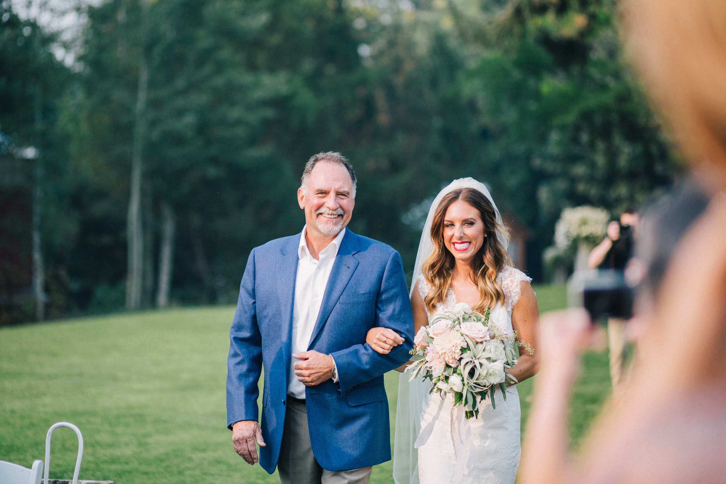 Bridalbliss.com | Columbia Gorge Wedding | Oregon Event Planning and Design | Jessica Watson Photography | Blum Floral 