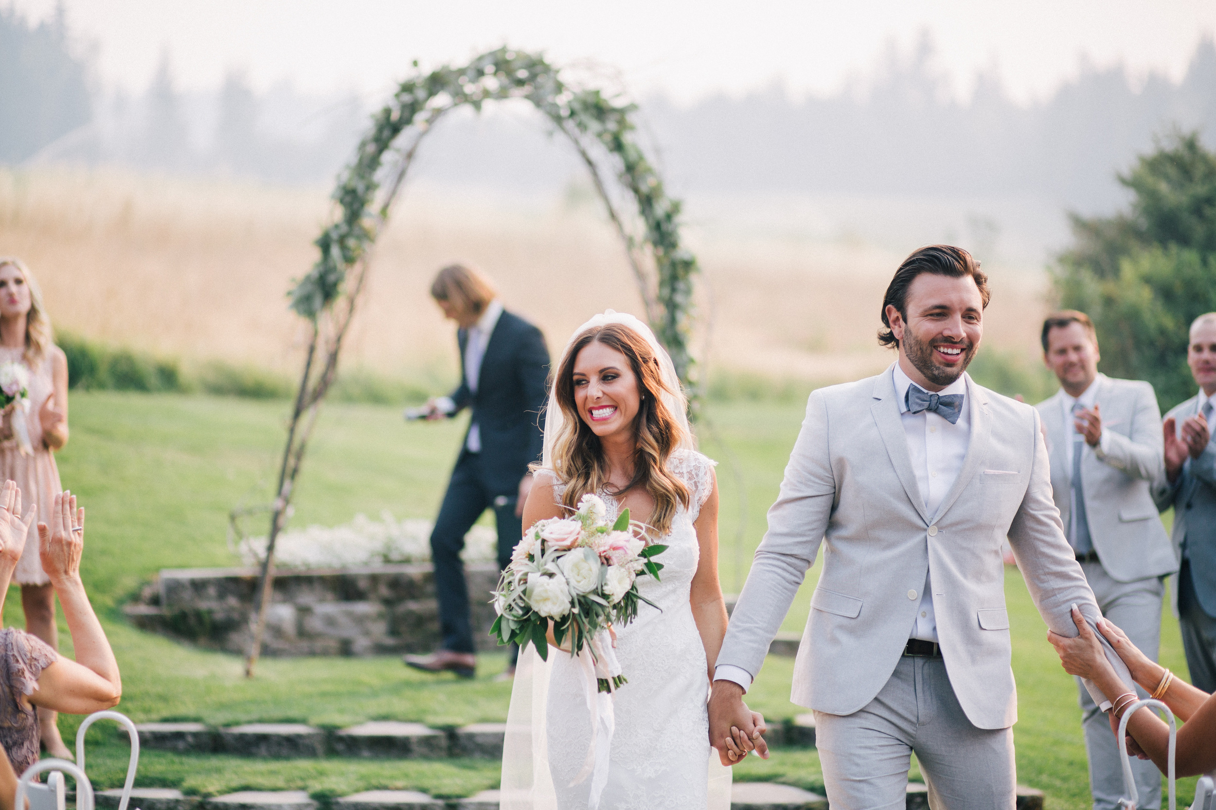 Bridalbliss.com | Columbia Gorge Wedding | Oregon Event Planning and Design | Jessica Watson Photography | Blum Floral 