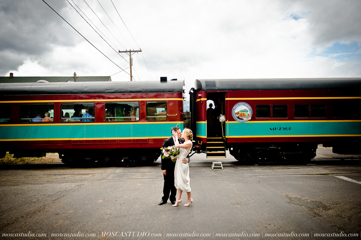 Bridalbliss.com | Columbia Gorge Wedding | Oregon Event Planning and Design | Mosca Studio | Devils Food Catering