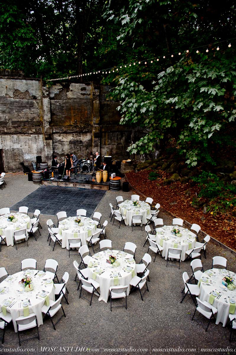 Bridalbliss.com | Columbia Gorge Wedding | Oregon Event Planning and Design | Mosca Studio | Devils Food Catering