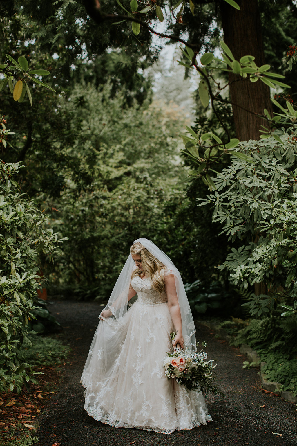 Bridalbliss.com | Portland Wedding | Oregon Event Planning and Design | Hazelwood Photography | Artisan Cake Company 