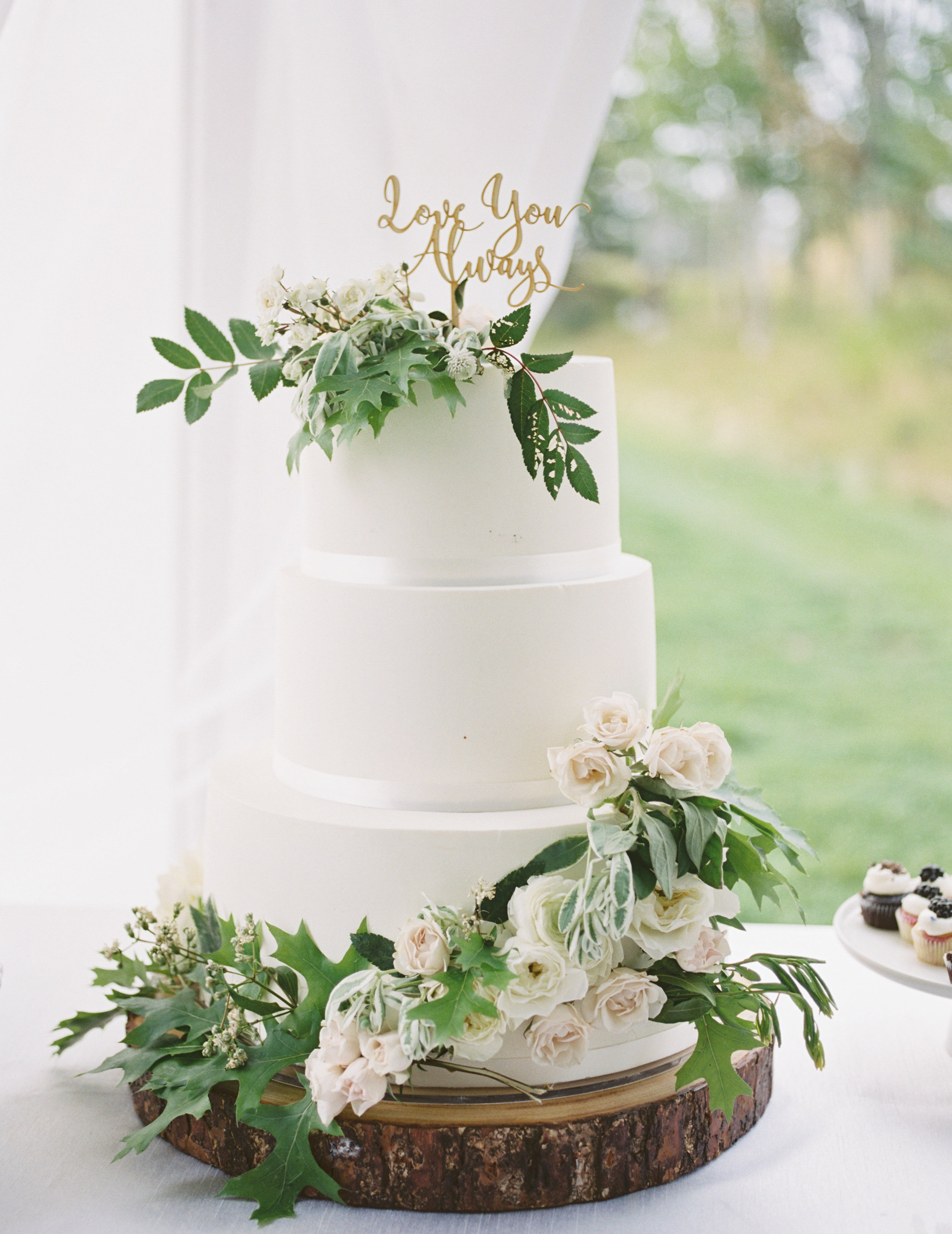 Pronghorn Resort wedding cake by Foxtail Bake Shop