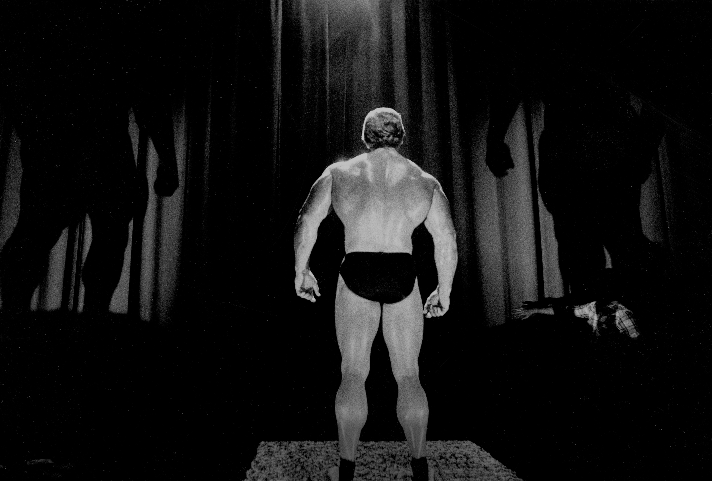 ew_bodyBuilders_2shadows.jpg