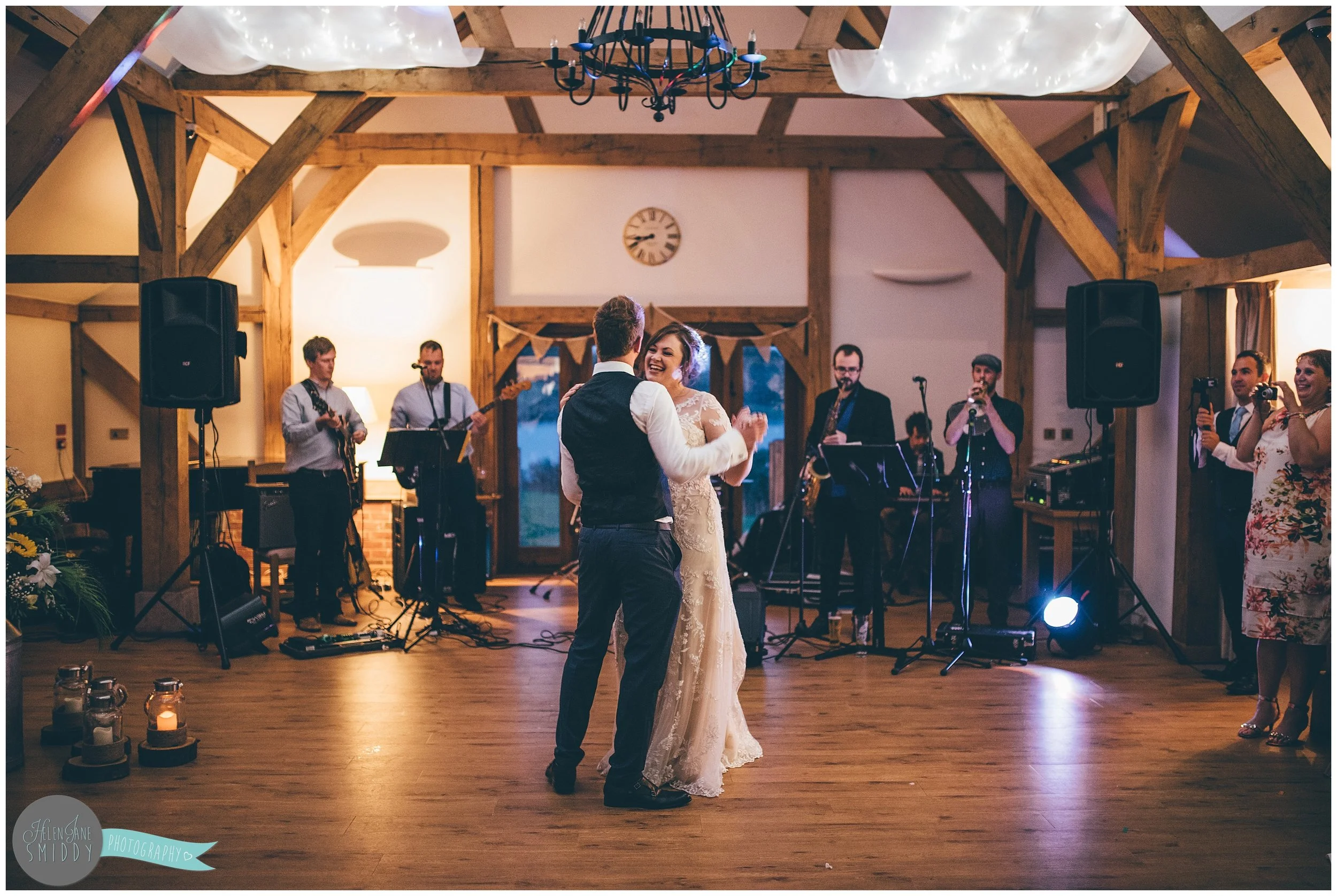 cheshire-cheshirewedding-cheshireweddingphotographer-cheshire-wedding-photographer-sandhole-oak-barn-sandholeoakbarn-wedding-photography-weddingphotography-bride-groom-brideandgroom-relaxed-rustic-wedding-sunflowers-bouncy-castle-DIY-wedding