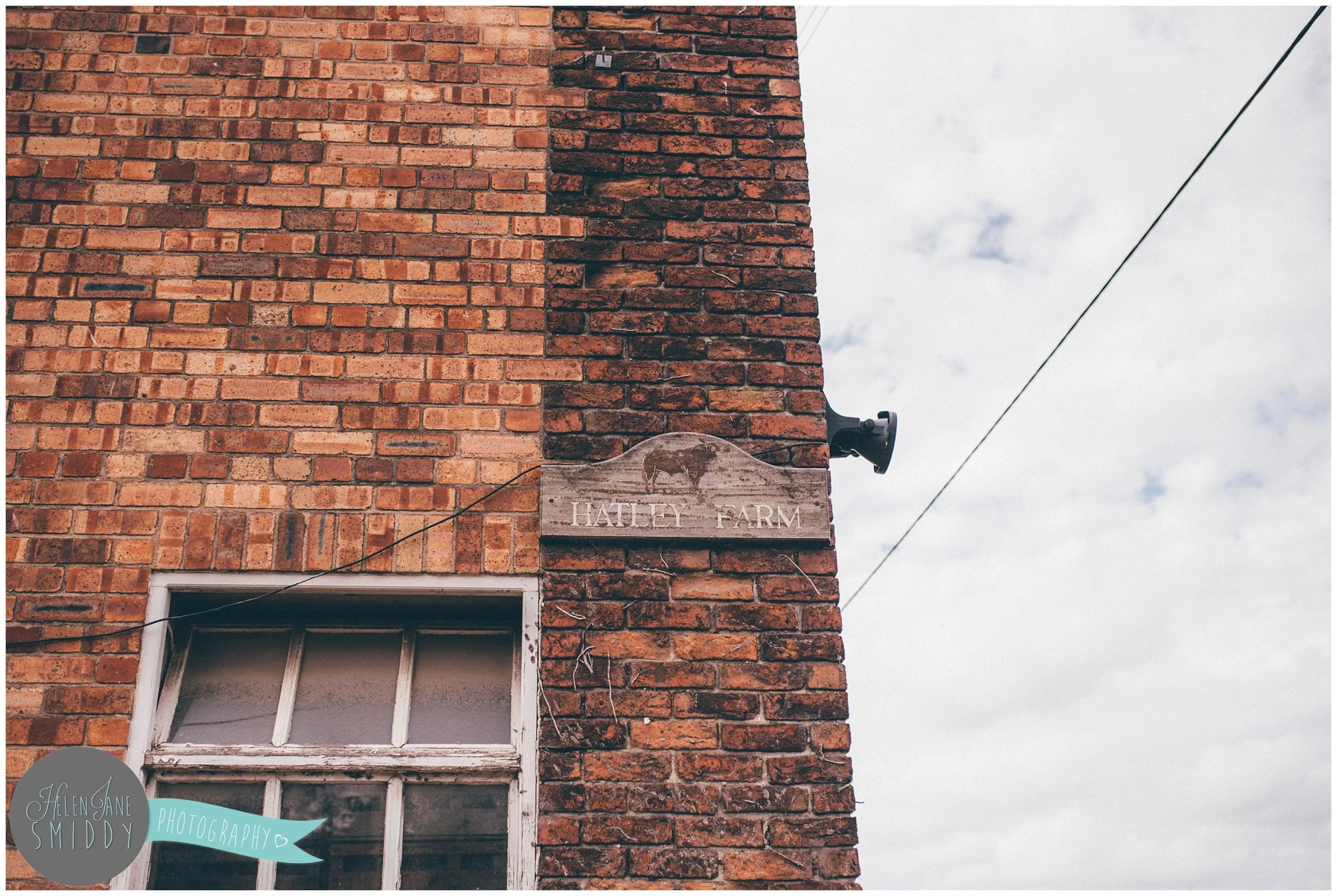 farm-farmwedding-cheshire-cheshirewedding-DIY-bride-cheshirephotographer-cheshireweddingphotographer-frodsham-bride-brideandgroom