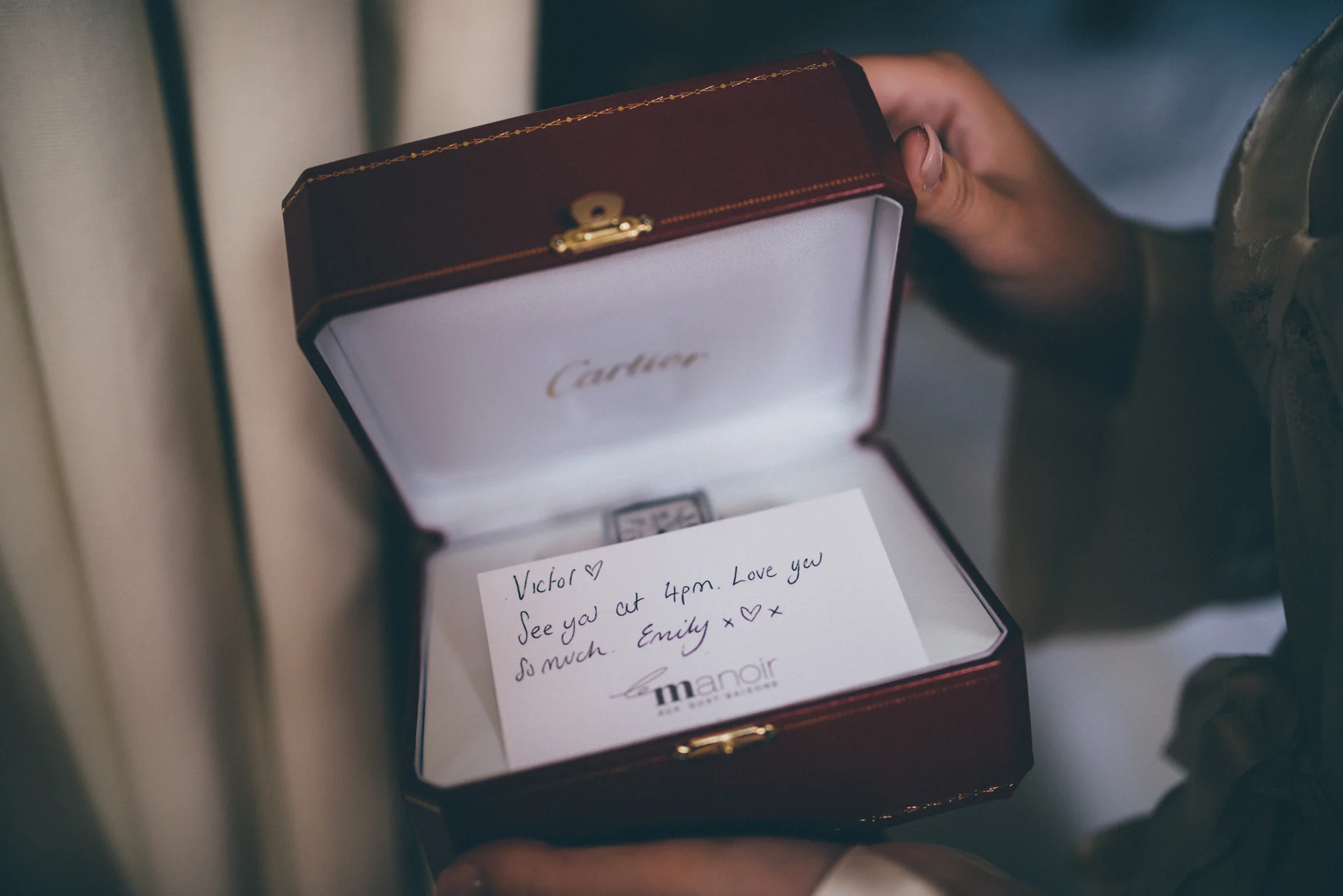 wedding-photography-santorini-cheshire-weddingphotography-bridalprep-cheshirephotography-cheshirewedding-brideandgroom-paris