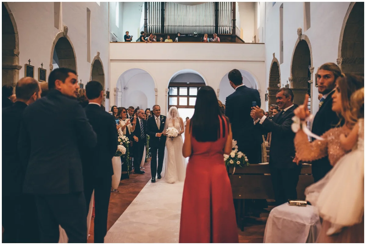 Beautifull bride walks down the aisle at her Italian destination wedding.