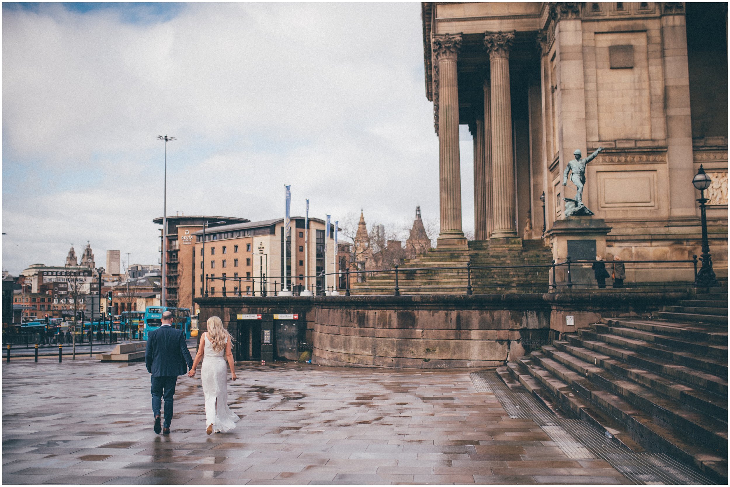 Bride and Groom elope in Liverpool city centre at St George's Hall in Liverpool