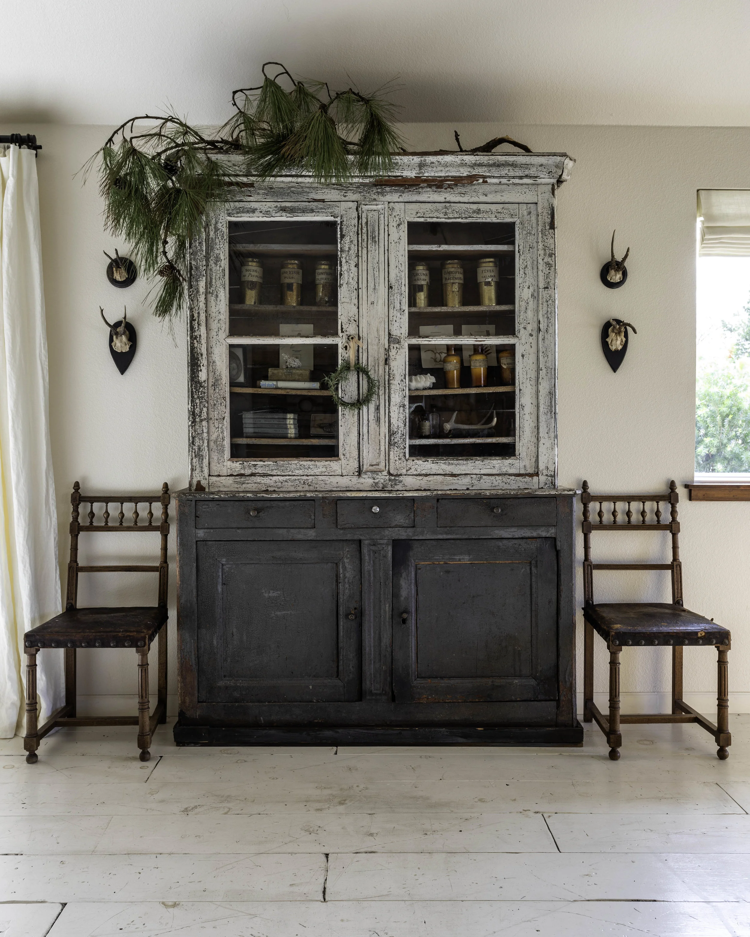 Styling Becki Griffin | Design The Vintage Round Top | Photo Kerry Kirk