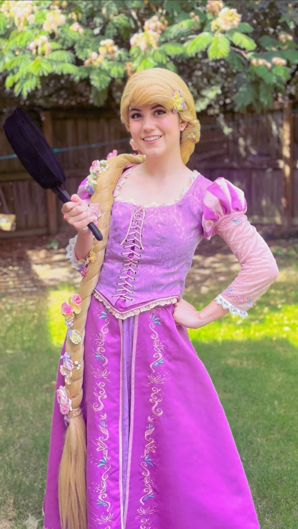 When Rapunzel sings, her hair glows โ๏ธGOLDENโ๏ธ๐คญ
While you may not hear her sing this song, you can hear Rapunzel sing her iconic songs and experience an immersive and interactive story time with all of our Princess Party packages!
โ๏ธBook your visit