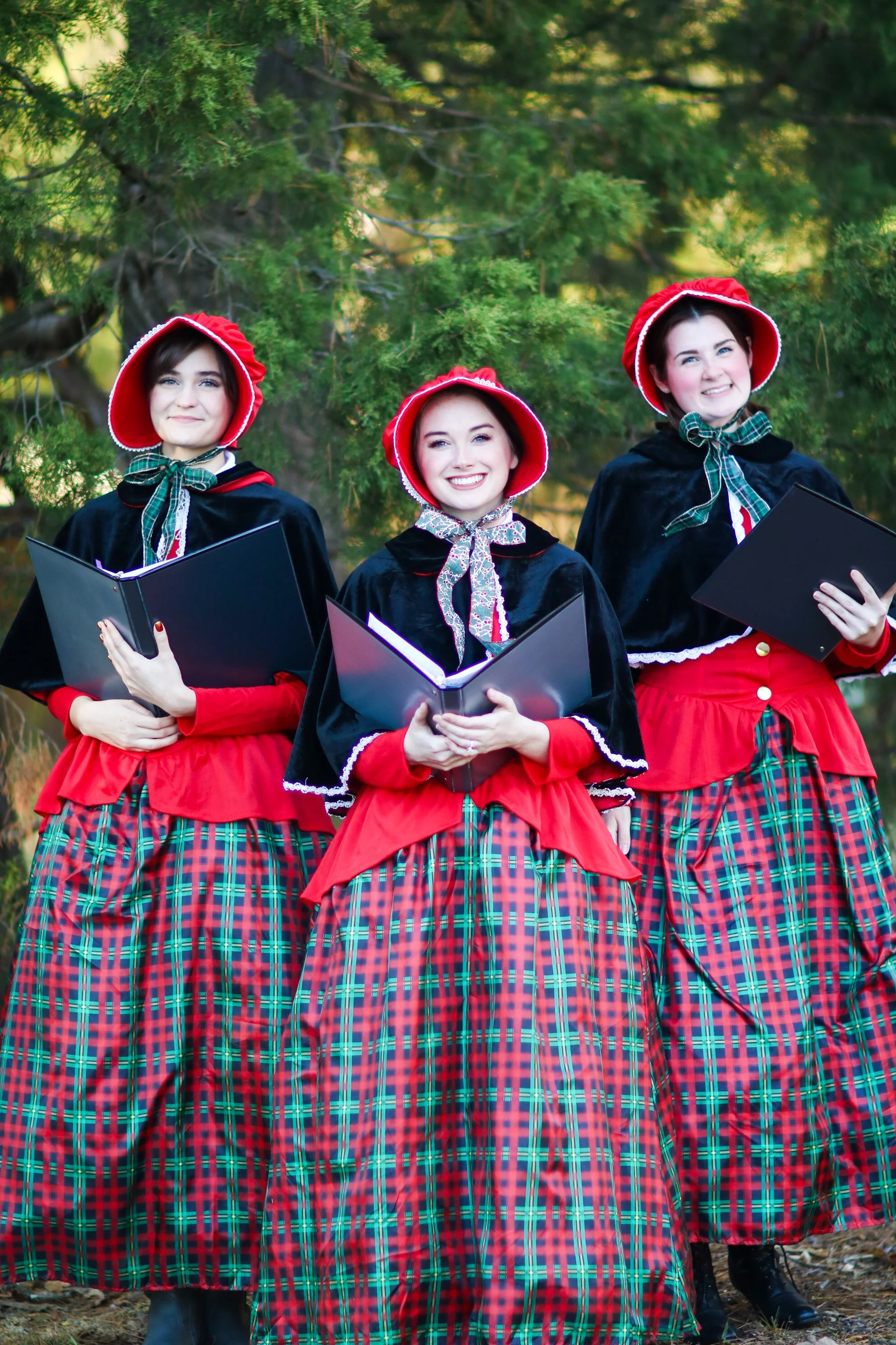 Dickens Carolers at Santa in the Park