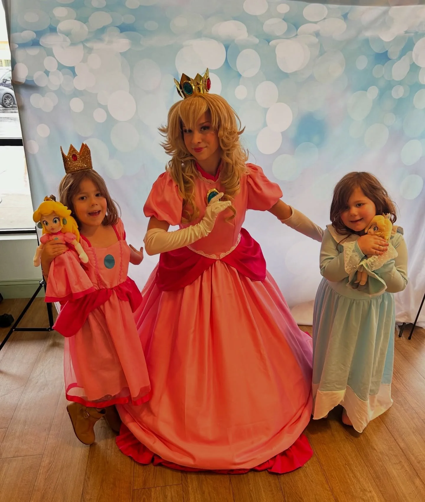 We had a blast with Peachy Princess at @communitybakerylr !

You can never go wrong with sweet treats and a face painter! 🫟🍪

Tap the link in our bio to book her for your public event, or private celebration today!

Check out our pinned posts to le
