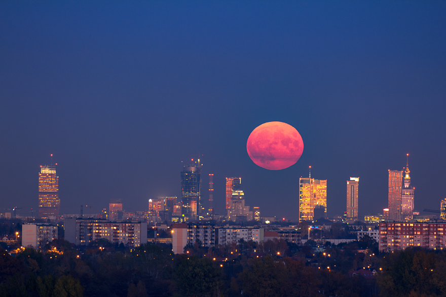 ksiezyc nad warszawa