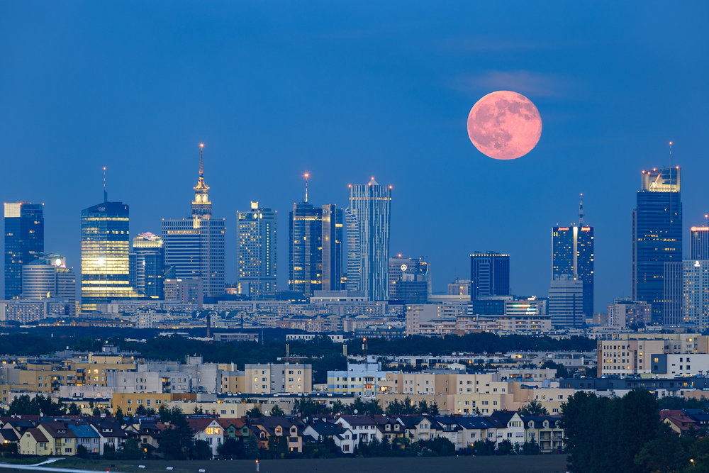 Zdjęcie księżyca nad Warszawa