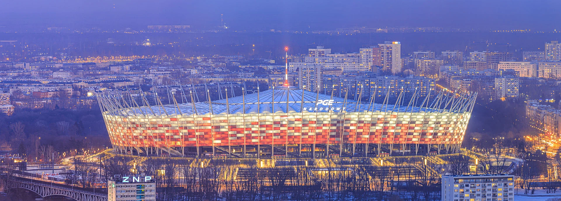 PGE Narodowy. Iso 100; 600 mm; f/7,1; 15,0s Panorama z 9 poziomych kadrów.