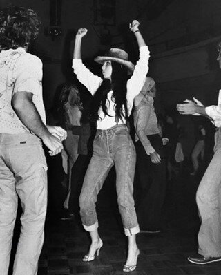 *Us feeling ourselves going into the weekend* 💃⠀⠀⠀⠀⠀⠀⠀⠀⠀
.⠀⠀⠀⠀⠀⠀⠀⠀⠀
.⠀⠀⠀⠀⠀⠀⠀⠀⠀
.⠀⠀⠀⠀⠀⠀⠀⠀⠀
#cher #studio54 #dfw #dfwdesign #dfwevents #design #designinspo #events #philadelphia #philly #phillyevents #weddingsinspo #womanowenedbuisness #supportlocal #