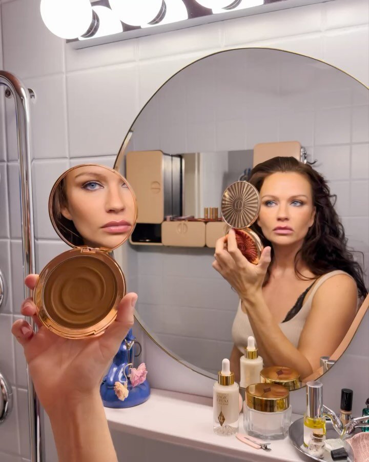 Glowing up with my @charlottetilbury essentials: Sun-Kissed Glow Bronzer, Pillow Talk Big Lip Plump Gasp, and Angel Alessandra.
It&rsquo;s giving life!!! 

📸: @agnesroosmann 
💋: @spaltprsthlm