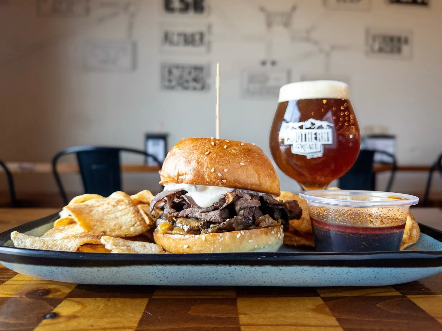 Weekly Sandwich Special:
HAVE YOURSELF A MERRY LITTLE DIP-MAS SANDWICH
sliced roast beef with blue cheese horseradish, caramelized onions and mushrooms on a house bun with birria-style beef jus for dipping. 
Pair with RIGHT DOG RED, Irish Red availab