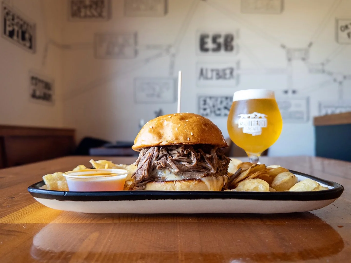 Weekly Sandwich Special:
BIRRIA ME IN BEEF
birria beef, chihuahua cheese, and diced onion on a house bun served with birria broth for dipping. 
Pair with BURY ME IN STRATA, Southern IPA available on draft and in 16oz cans to-go. 

Sandwich Special av