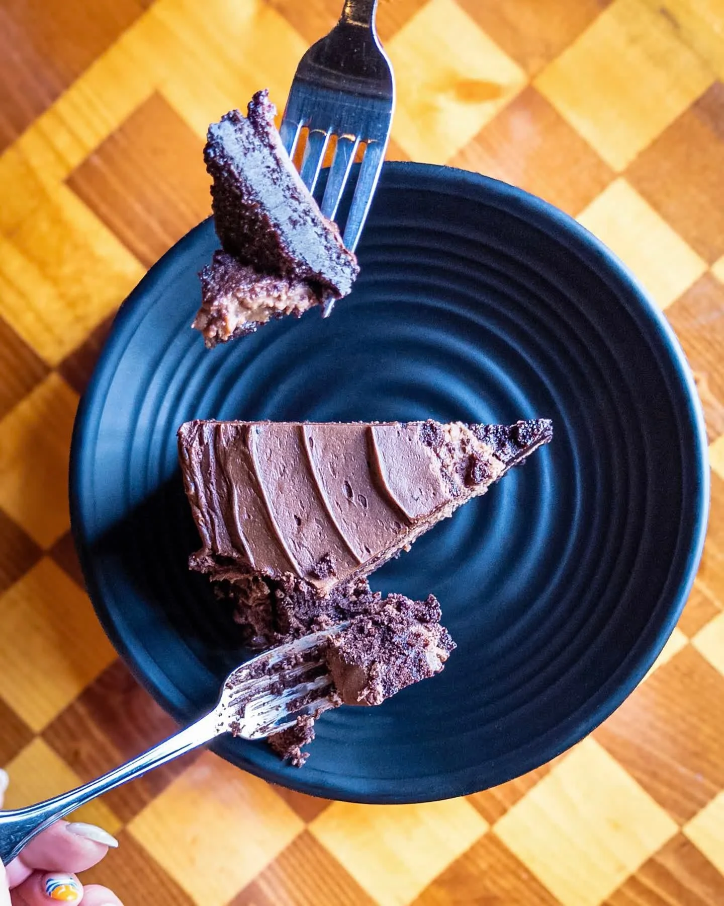 BLACKOUT CHOCOLATE CAKE 
chocolate cake layered with chocolate pudding and topped with chocolate frosting and mini chocolate chips. 
Pair with 12TH ANNIVERSARY STOUT, Bourbon Barrel Aged Stout available on draft and in 16oz cans to-go

Blackout Choco