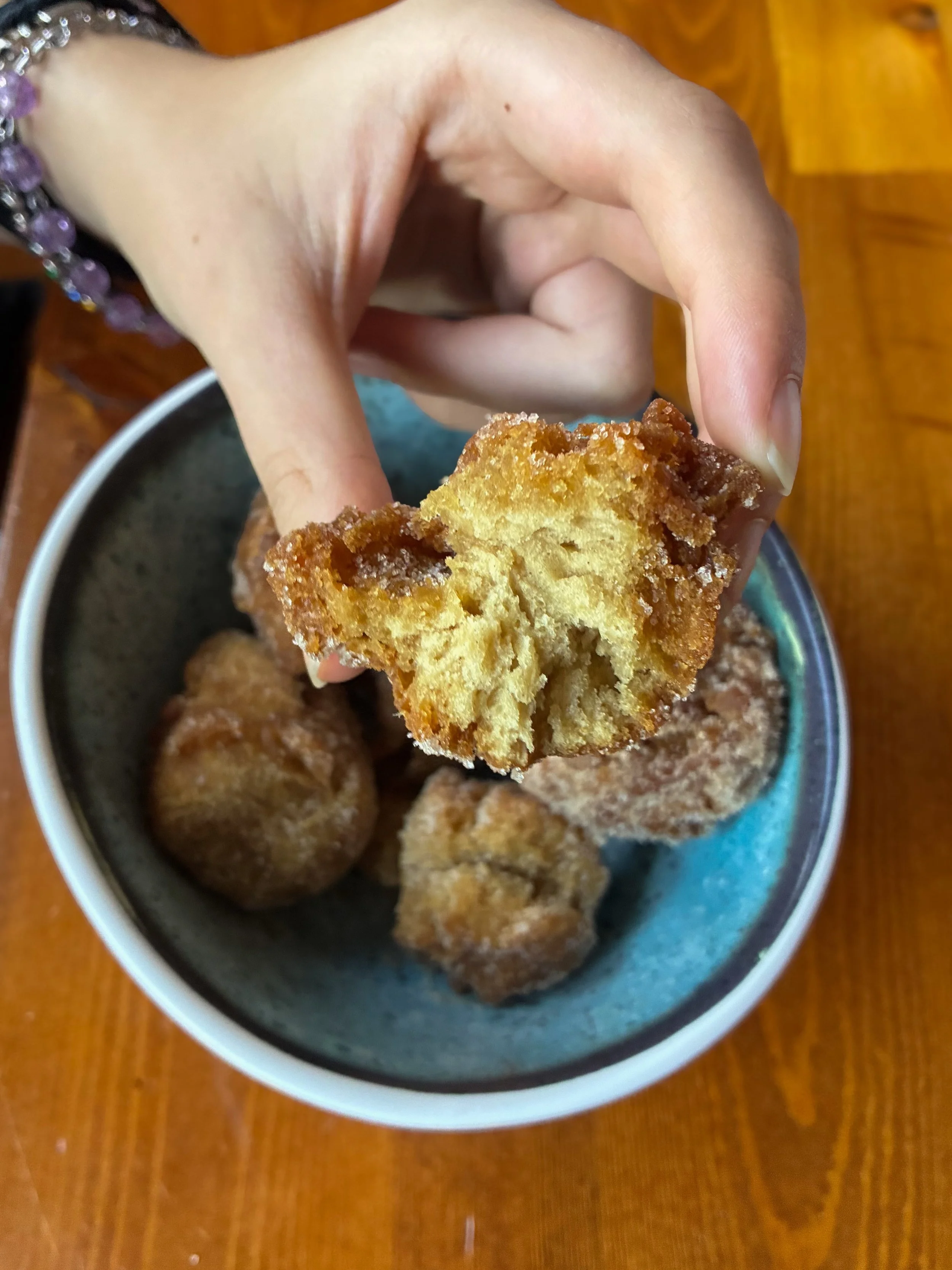 APPLE CIDER DONUTS 
5 apple cider donuts tossed in cinnamon sugar
Available during brunch on Saturdays and Sundays. 
Pair with EARL OF THE ABBEY available on draft and 16oz cans to-go. 
Full food and drink menus available on our website, link in bio.