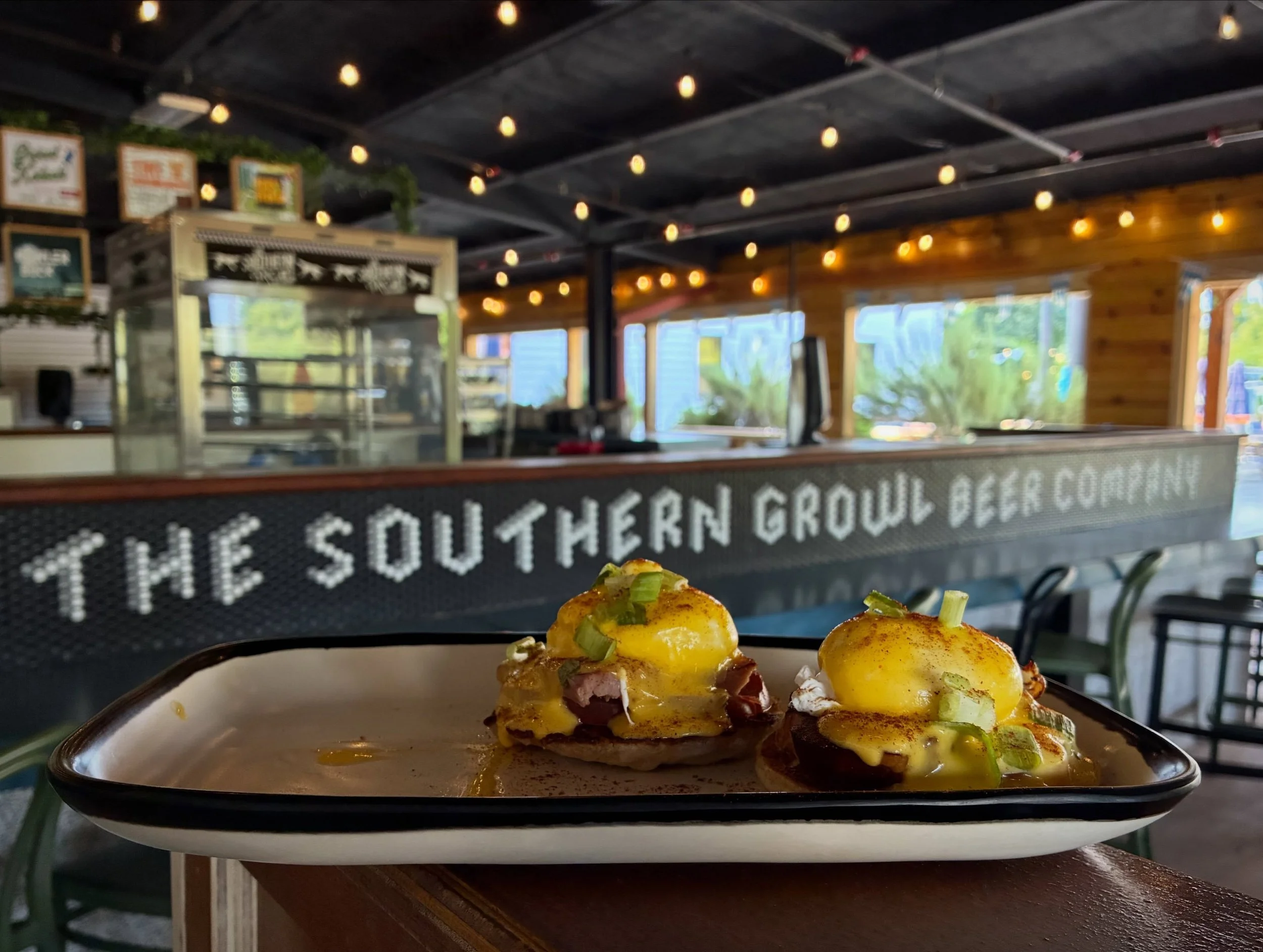 CLASSIC BENEDICT
English muffin topped with 2 poached eggs, sliced ham, hollandaise sauce, and sliced heirloom tomato.
Available during brunch Saturdays and Sundays 10AM-2PM
Pair with WITTY BANTER wheat beer with clementine, lemon peel, orange peel, 
