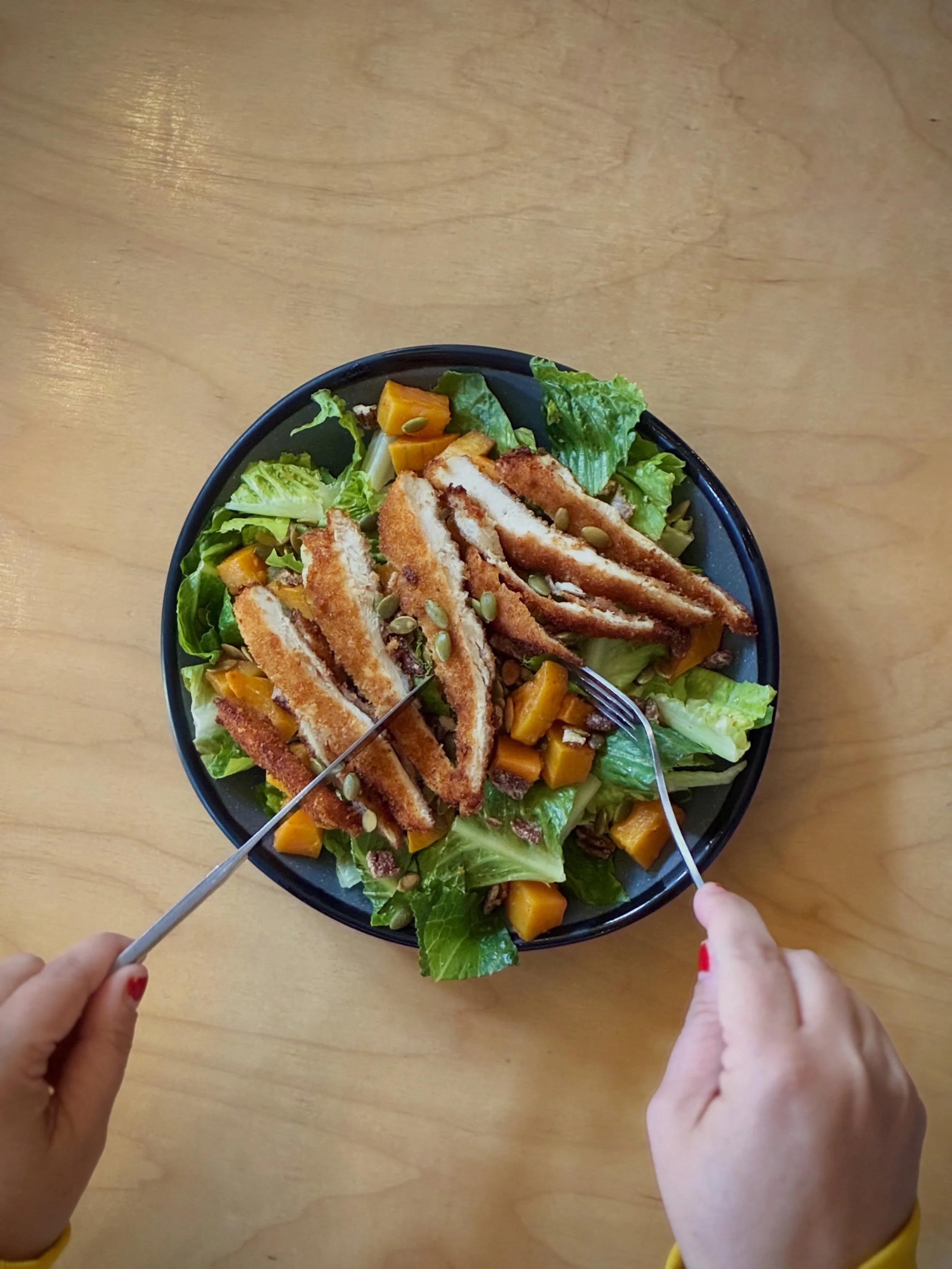 New salad, who dis? 
GOOD GOURD SALAD
roasted butternut squash, candied pecans, roasted pumpkin seeds, romaine lettuce, and pumpkin spice vinaigrette.
available during lunch, dinner, and brunch.
Pair with WITTY BANTER available on draft and in 16oz c