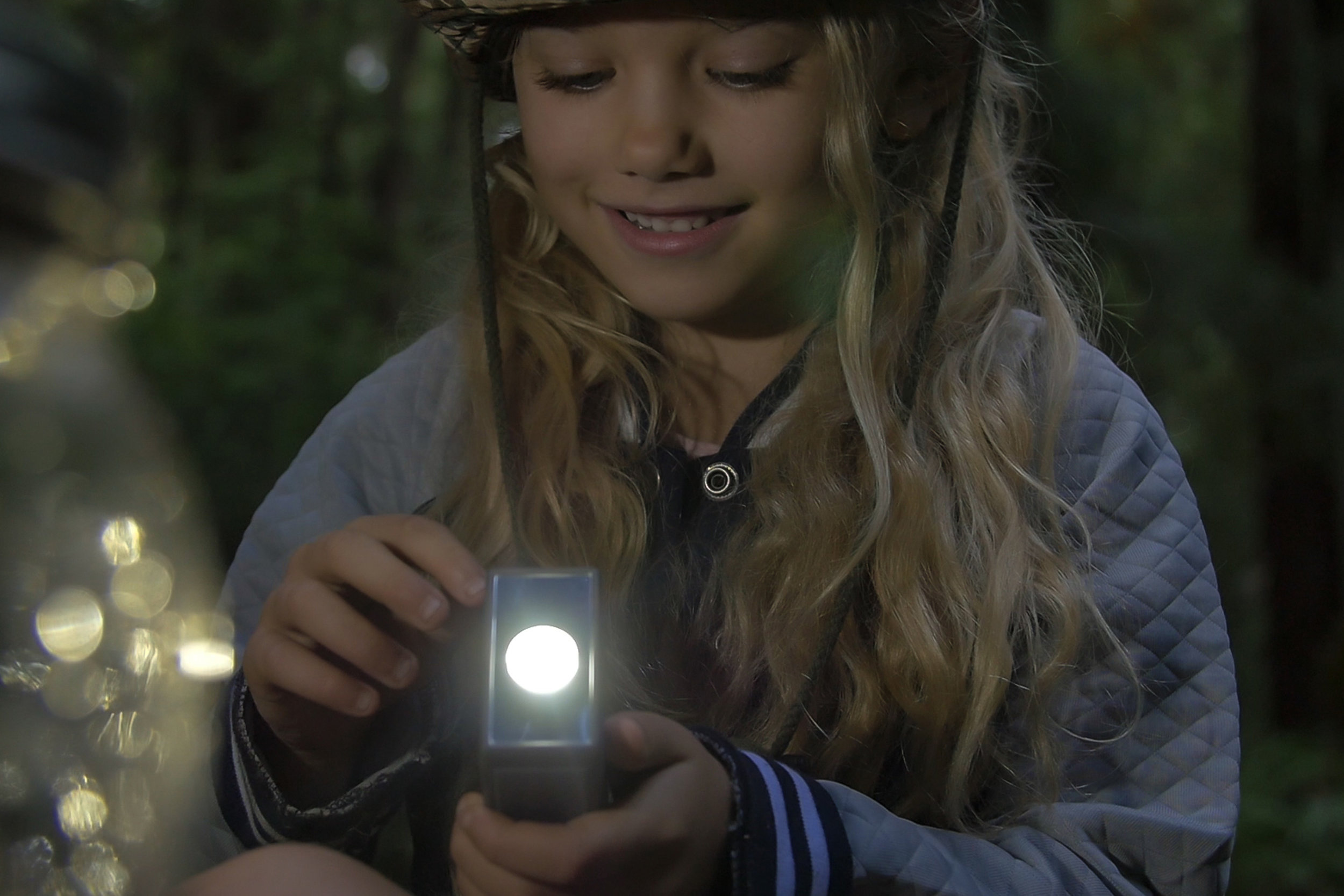 Helio_FlashlightUse.jpg
