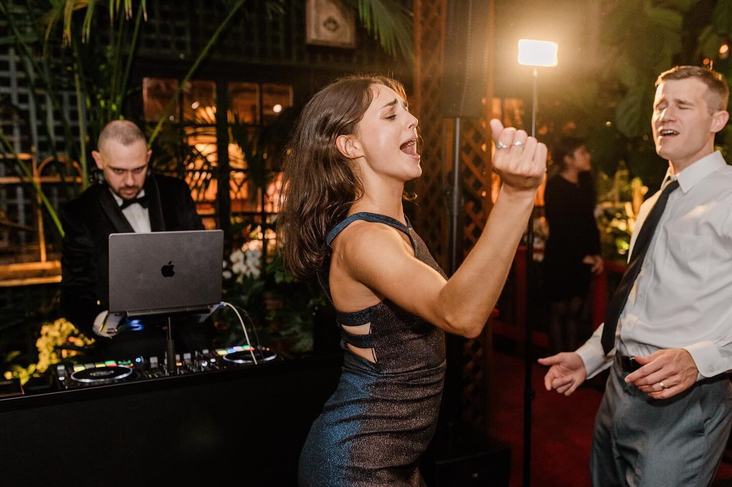 We&rsquo;re serious about sing alongs, dancing and just some good old fun 💃🕺🎉🍾🎷thank you to @lizzieburgerphoto for these wonderful photos. Special thank you to Danielle and Brady for bringing us together (@dshpan) 

Venue: @therivercafe 
Plannin