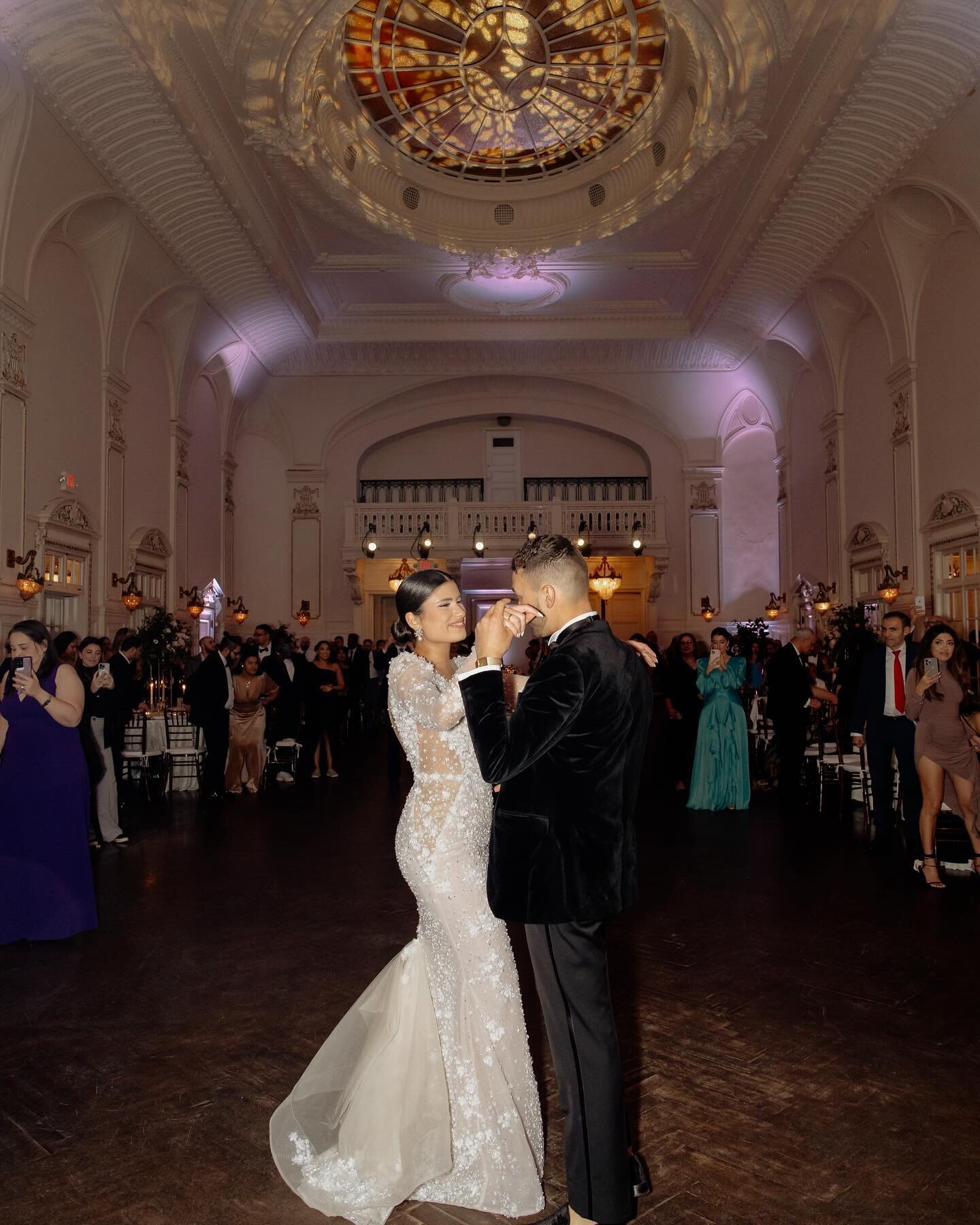 We had an incredible time celebrating Michelle @shellyshalms and Jorge at the one and only @bournemansion and we were so lucky to work alongside so many incredible musicians that day! Thank you to @foreverphotographyny for the beautiful photos!

🎤 @