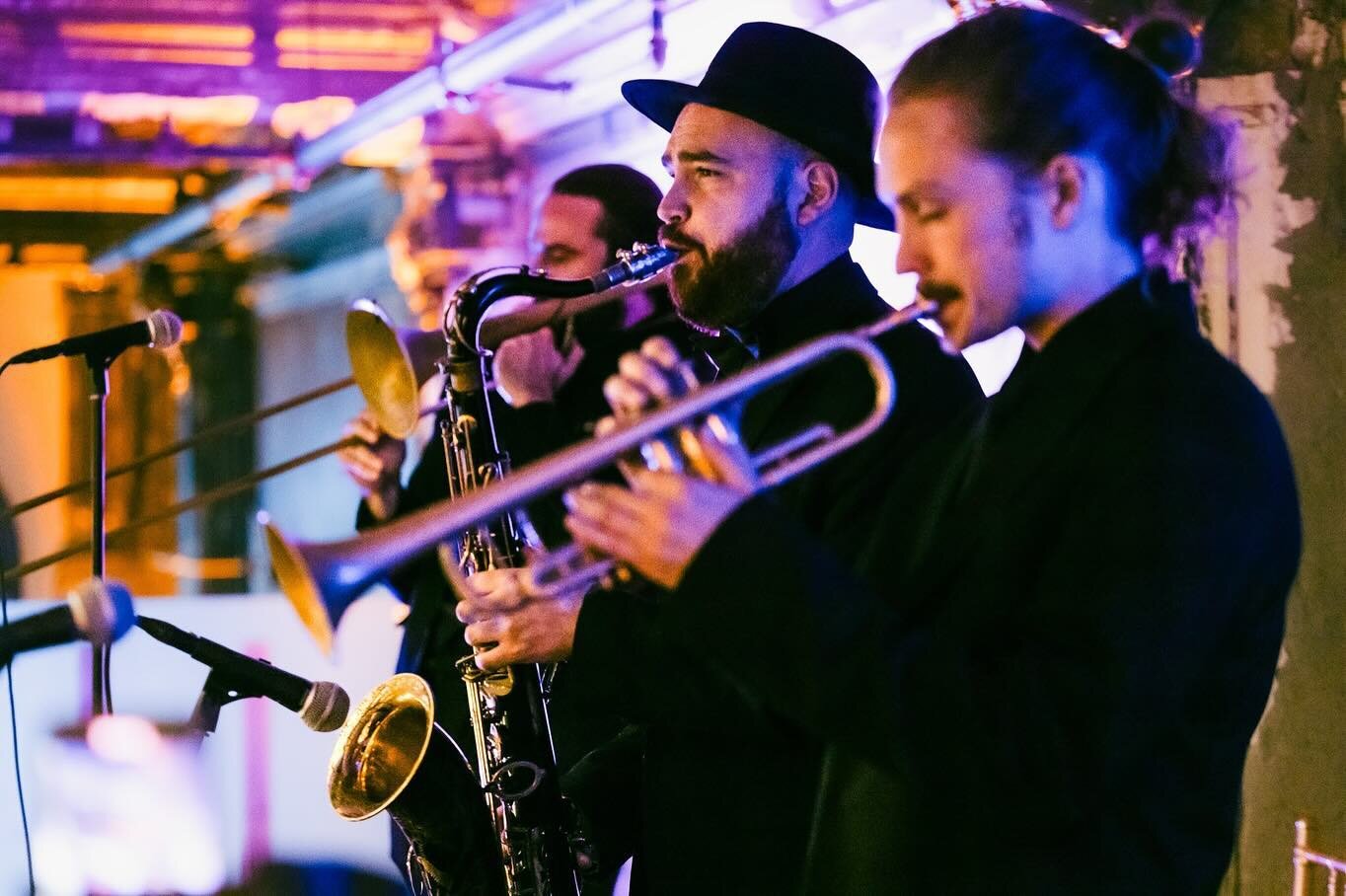 A horn section for cocktail hour and reception? Oh ye, you need that! 📷 : @whatevaphotographs 

#nywedding #visualsoflife #artofvisuals
#nybride&nbsp;&nbsp;#nyweddingplanner #brooklynwedding #njwedding #njweddings #liwedding #liweddings #nycwedding 