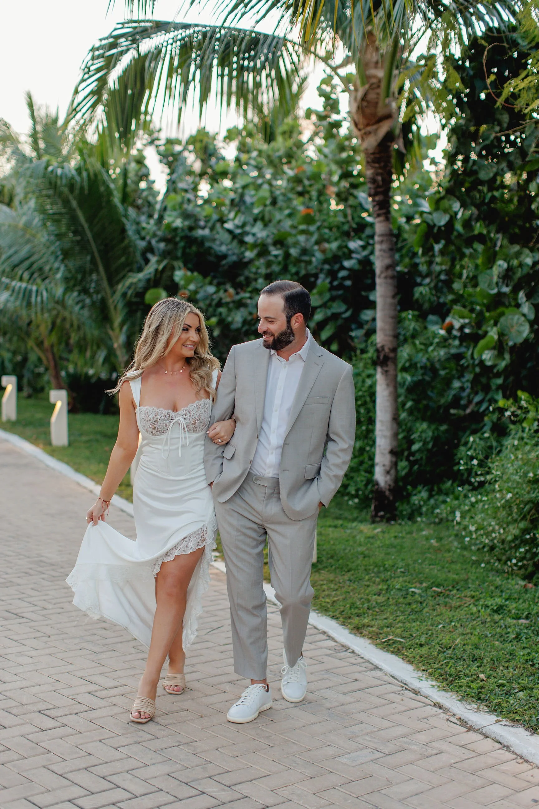 02-08,09FEB2024-Liz&Aaron-GrandPalladiumCostaMujeres-WelcomeParty-1086.jpg