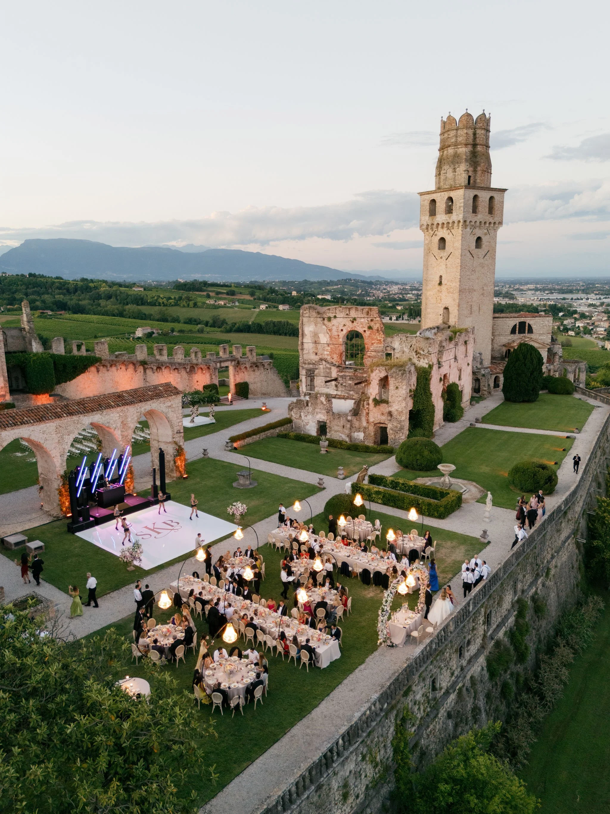 2025.07.09Sneaks!Stephanie&Ben,CastelloSanSalvatore.PhotoGritsakMariya,KonstantynZakhariy-134.jpg