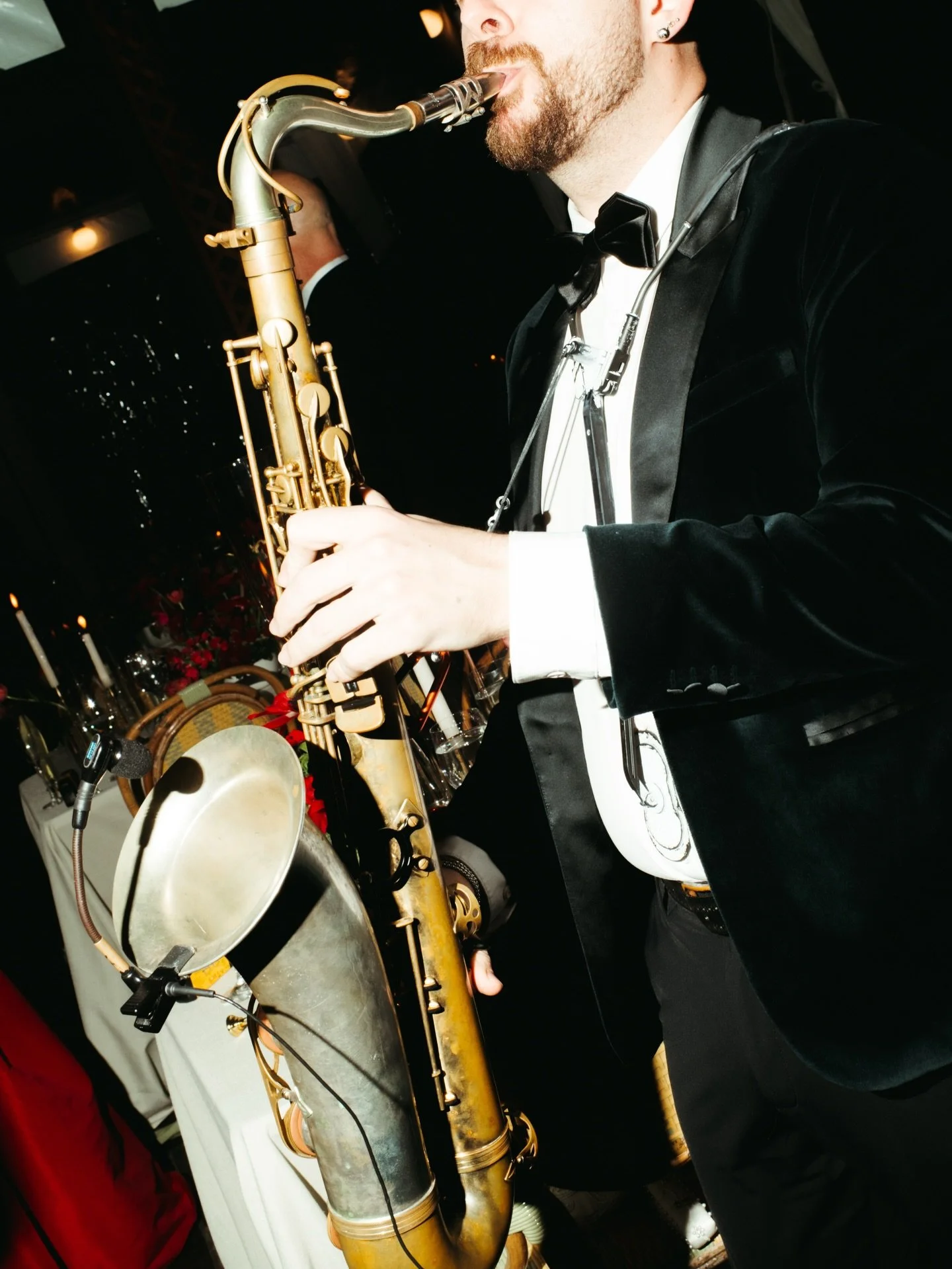 Kellon taking a solo at a very special wedding earlier this year at @therivercafe with a fantastic group of vendors Always a pleasure to collaborate with a fantastic group of pros!

🎷 @kellonreese 
🎧 @iamalexedge 
📝 @blb_events 
🌹 @ahna__han 
🍰 